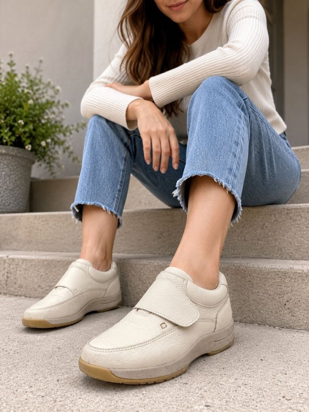 Walkabout Beige Leather Womens Velcro Shoes Size 9.5D Casual Comfort Slip-On